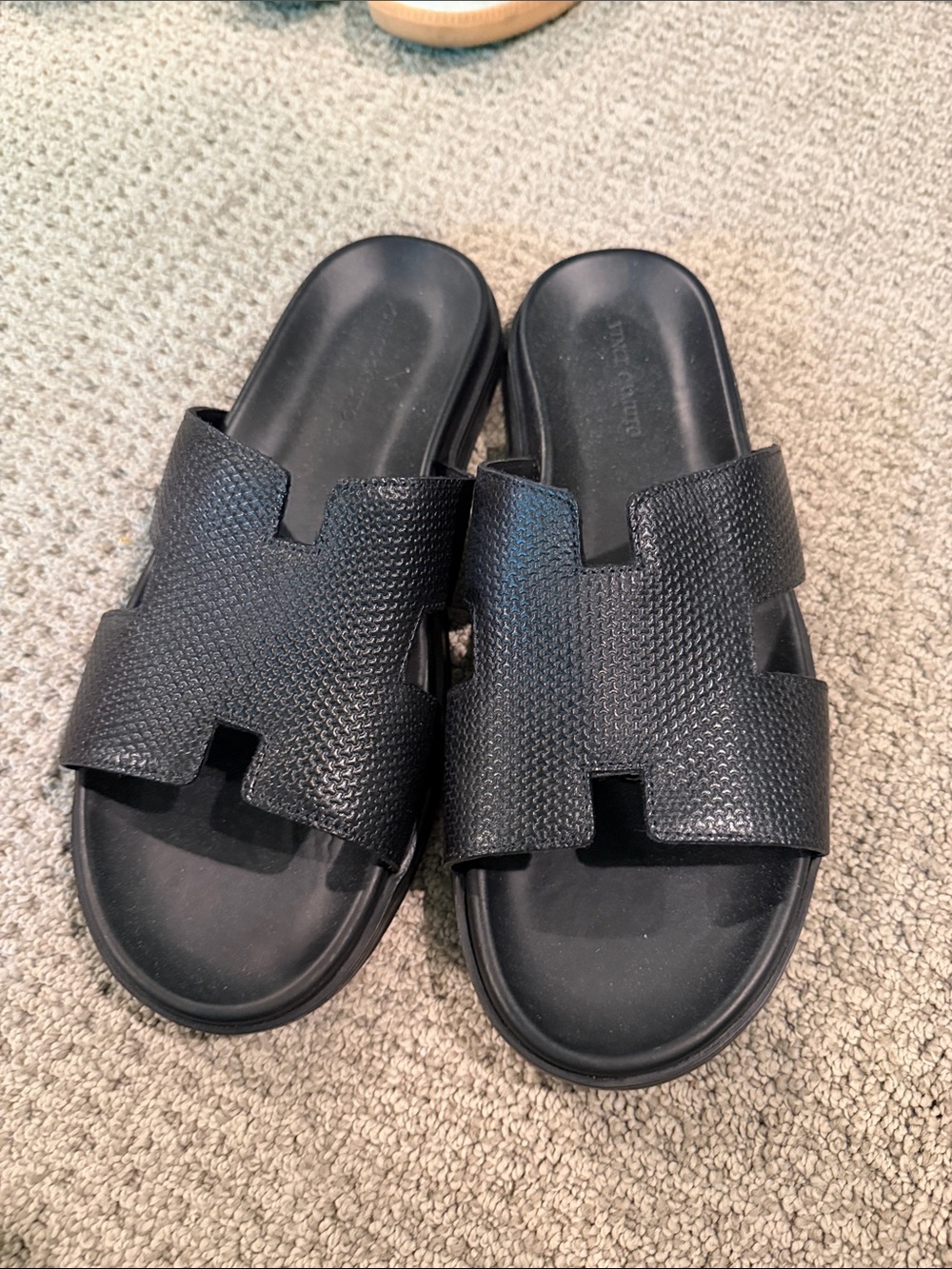 Vince Camuto Men's Black Slide Sandals - Classic Casual Comfort
